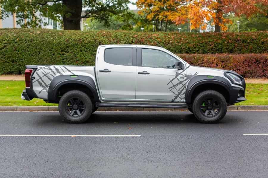 Isuzu D-Max XTR 2019 года  (UK) (фото 16 из 40)